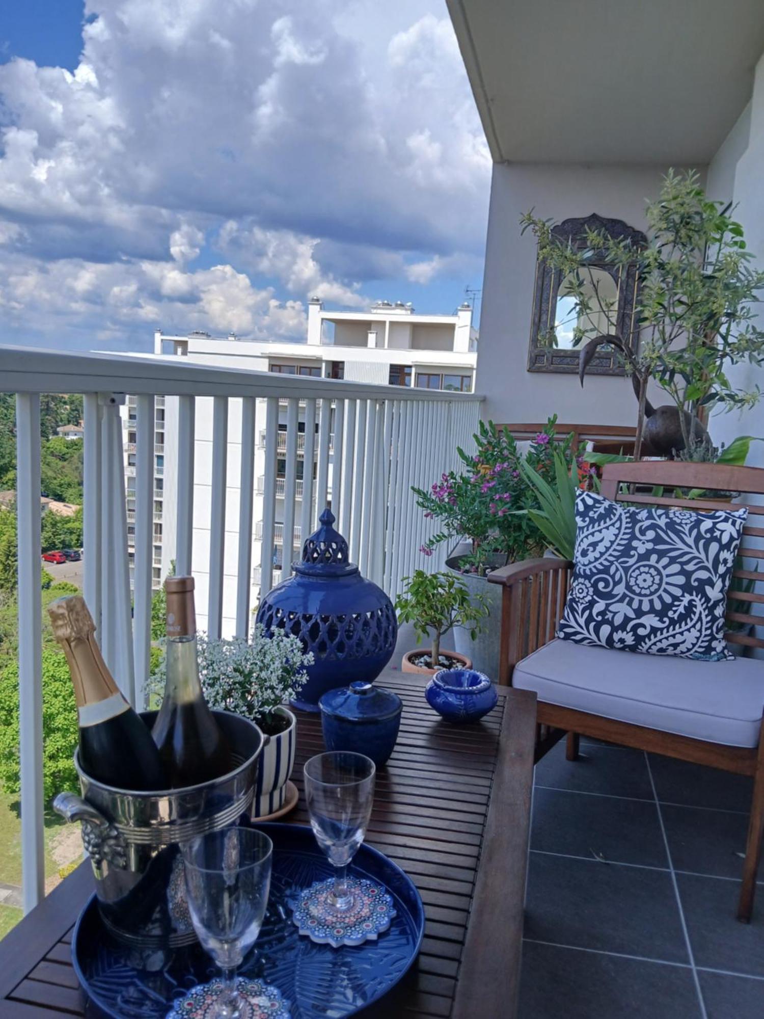 Boheme Chic: Airport-Proximate Apartment with Free Parking Merignac  Exterior photo